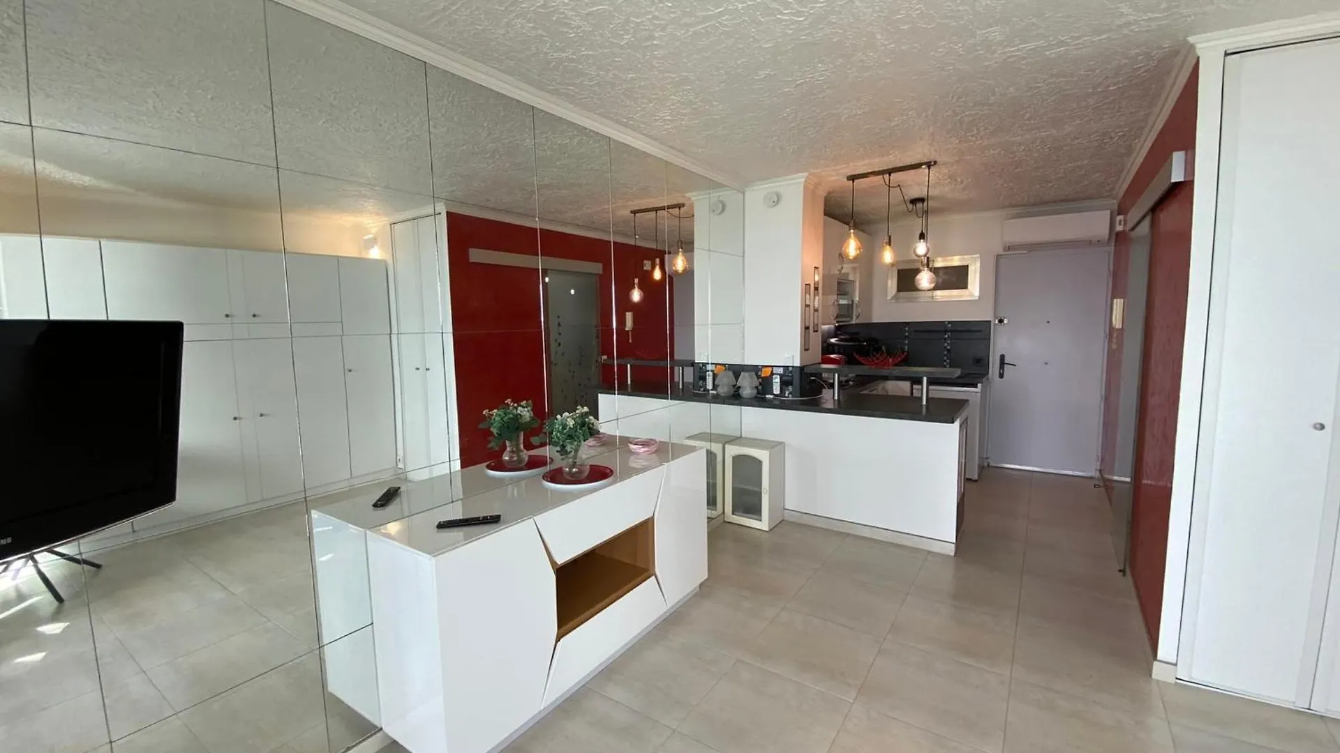 06Bh - Beautiful Seafront Studio Saint-Laurent-du-Var