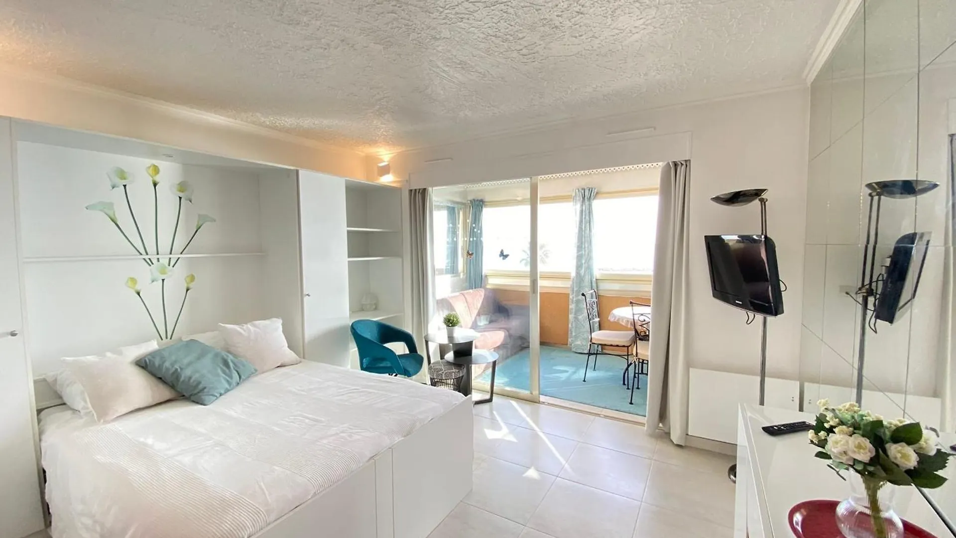 06Bh - Beautiful Seafront Studio Saint-Laurent-du-Var