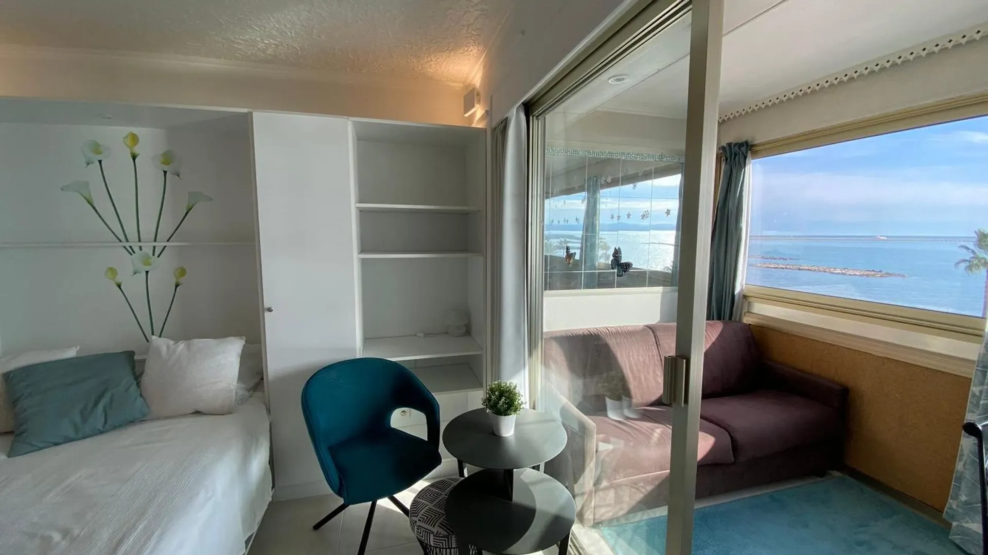 Apartment 06Bh - Beautiful Seafront Studio Saint-Laurent-du-Var France