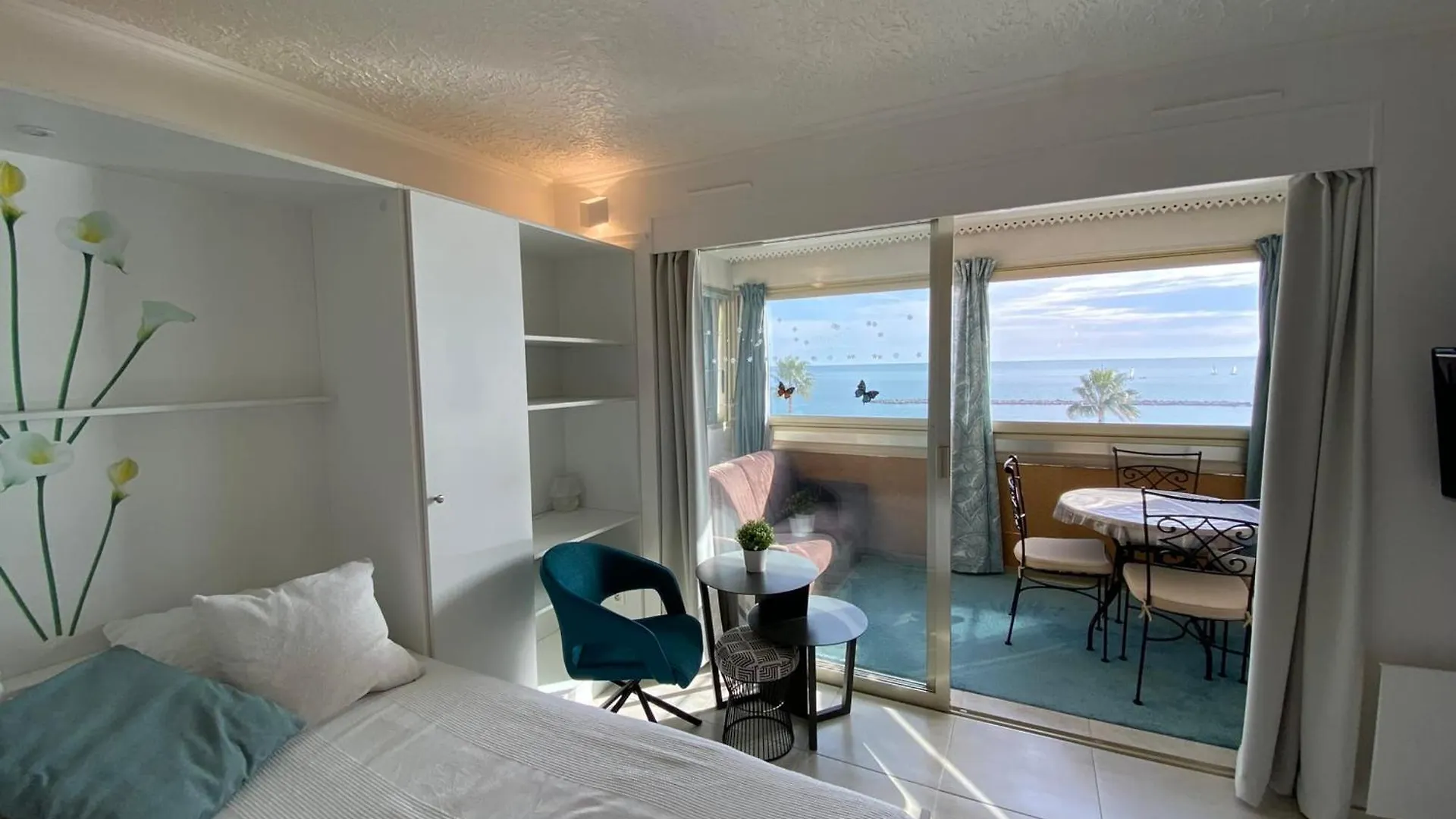 06Bh - Beautiful Seafront Studio Saint-Laurent-du-Var Lägenhet