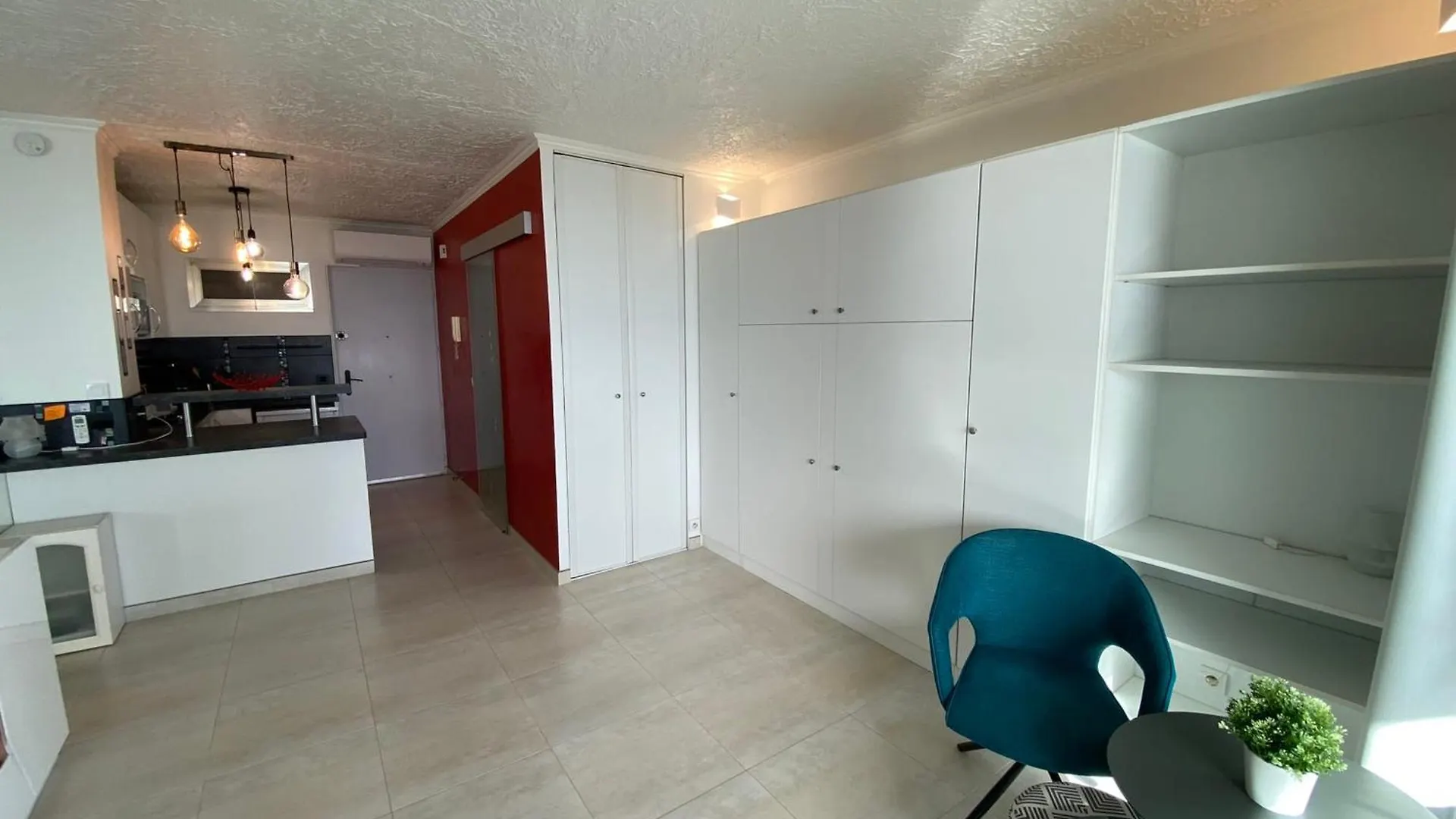 06Bh - Beautiful Seafront Studio Saint-Laurent-du-Var Apartment